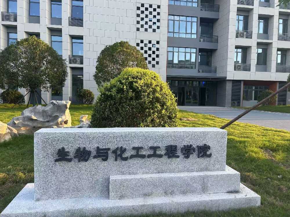 平桂区扬州职业大学体育场高杆灯项目